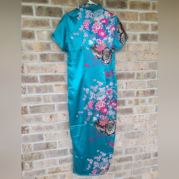 Oriental Gown - Picture 2 of 5